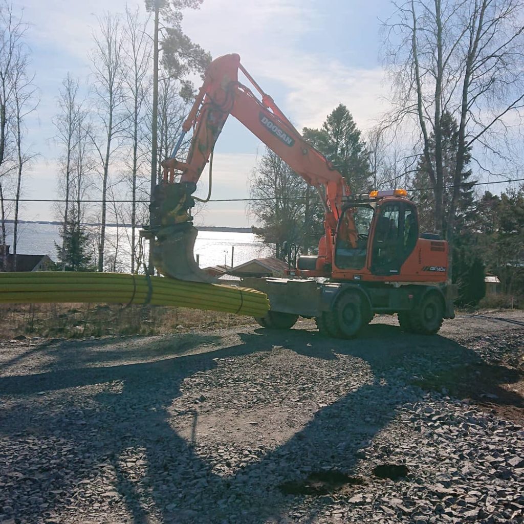 Jobbar på i solskenet☀️